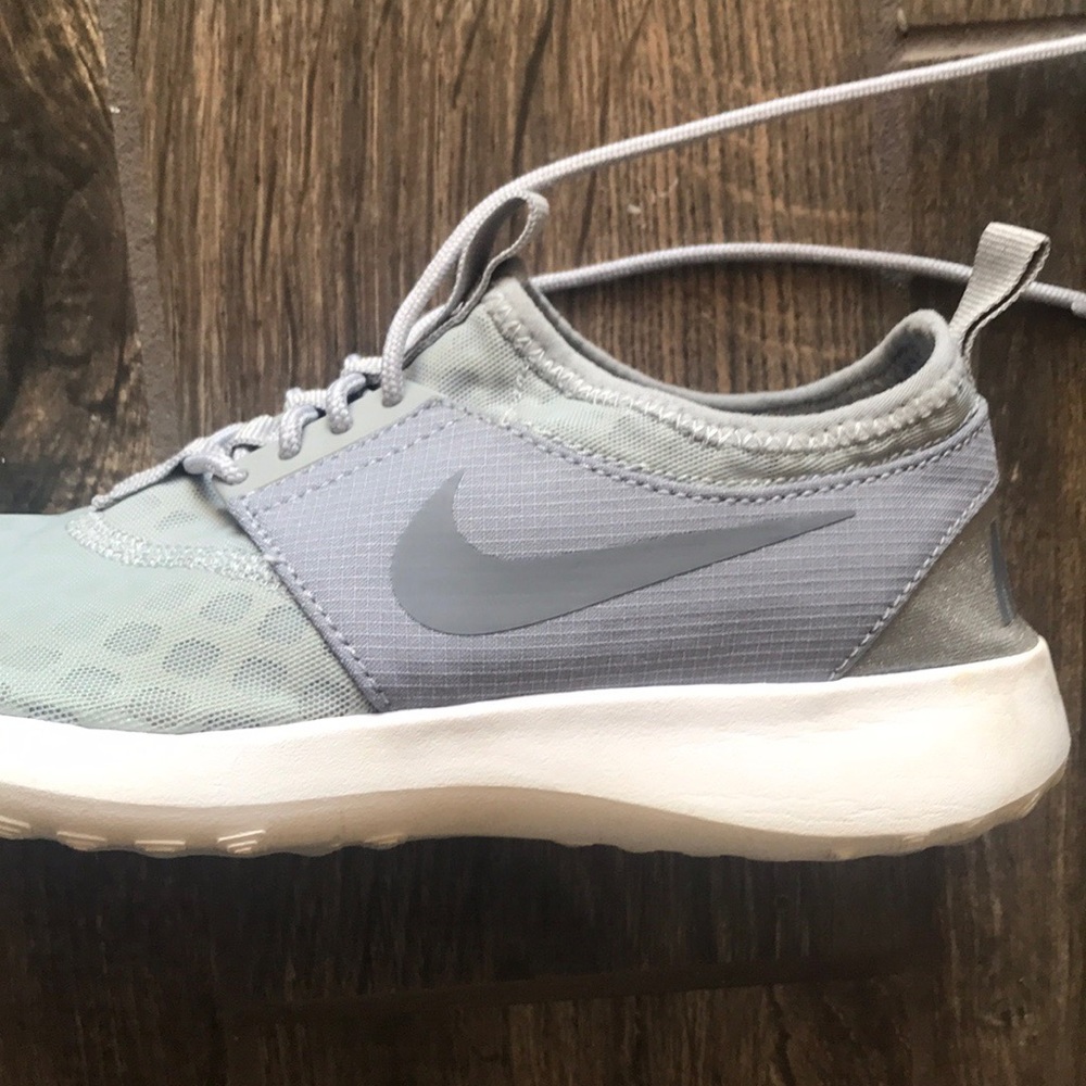 Nike tennis shoes